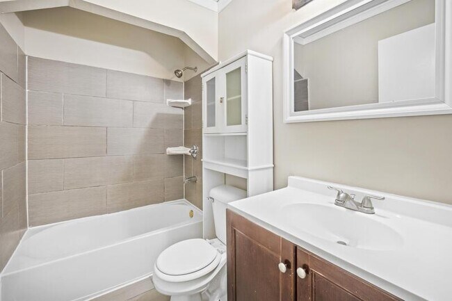 Building Photo - 708 Sunningdale Dr