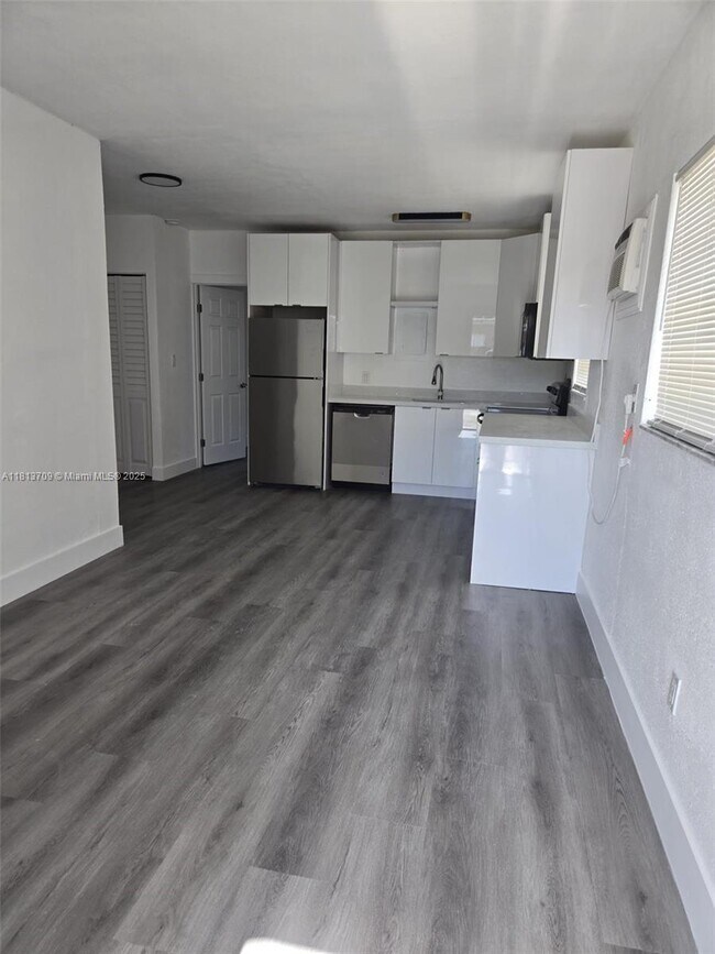 Foto del edificio - 2617 NW 23rd Ave