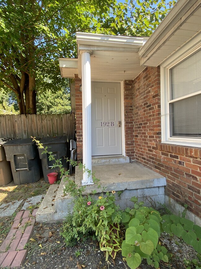 Building Photo - 192 Radnor St