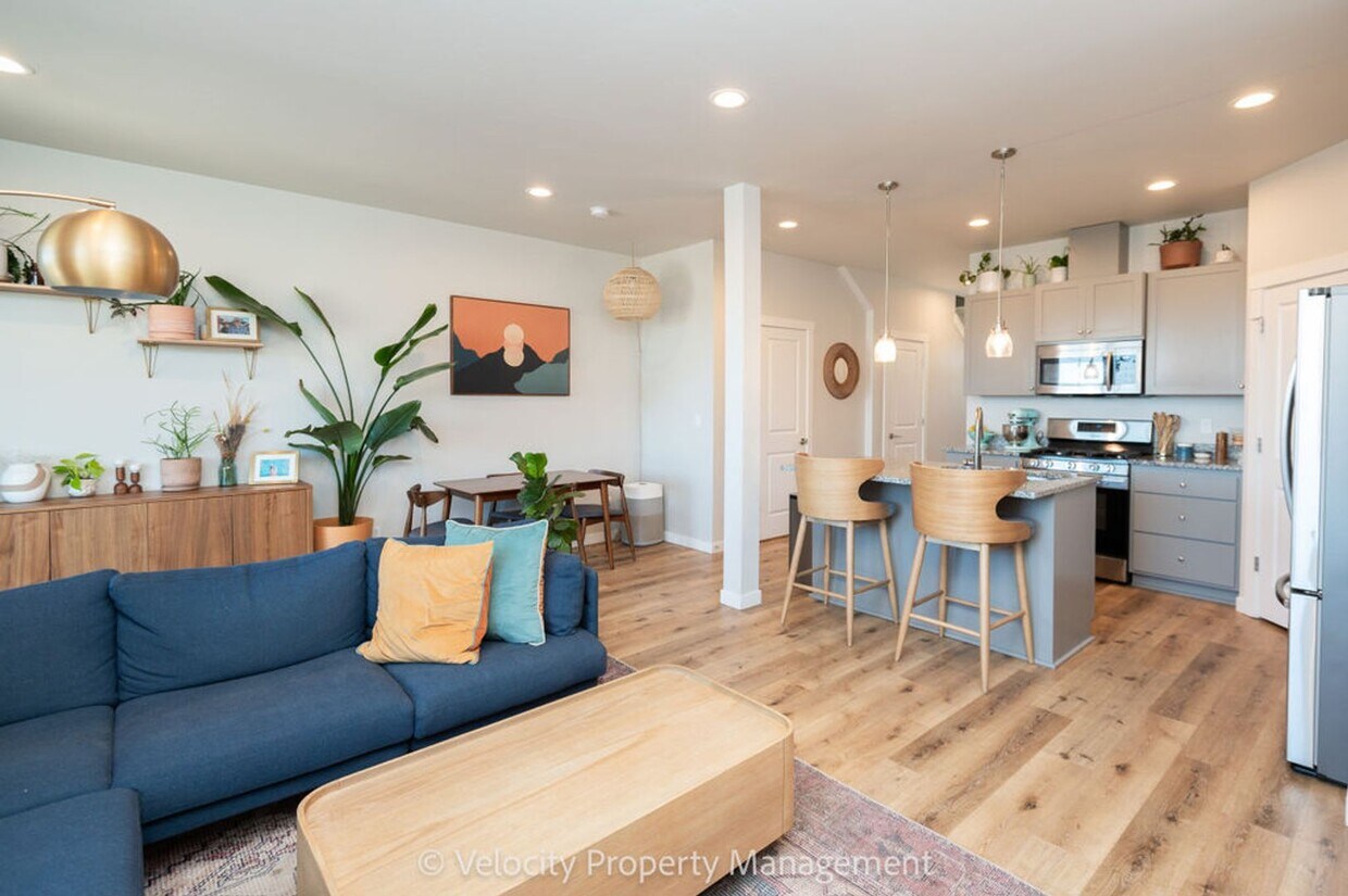 Foto principal - Light and Bright Townhome in NW Redmond!
