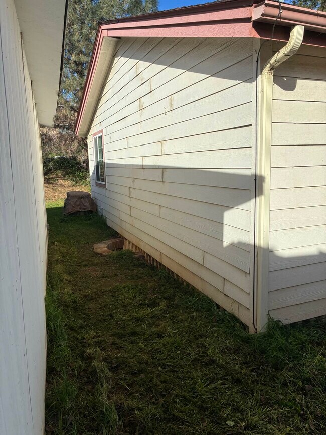 Building Photo - 5173 Bullion St