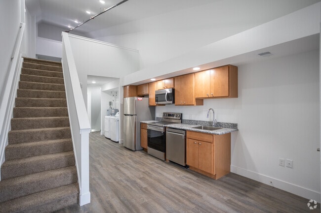 1 BR, 1 BA - 912 sf - Georgetown West