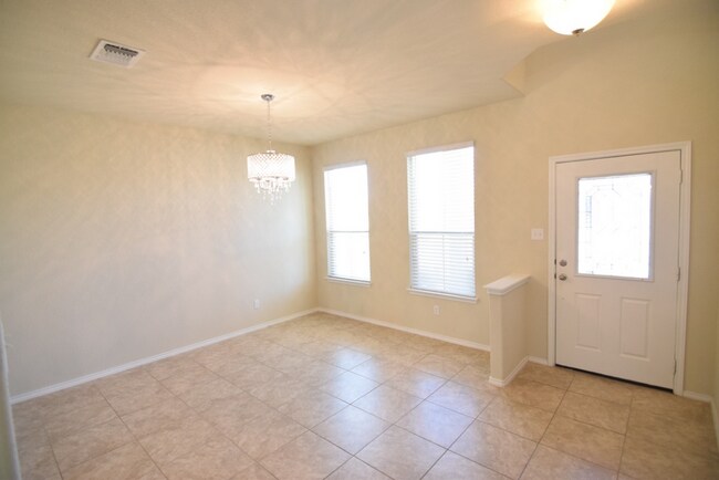 Building Photo - 5717 Stonehaven Dr