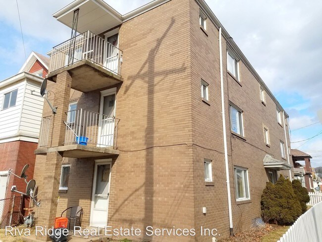 Building Photo - 401 Albert St