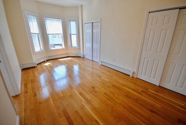 Building Photo - 154 Bennington St