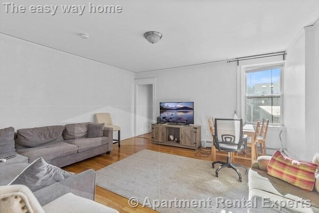 Photo - 489 E Broadway Apartment