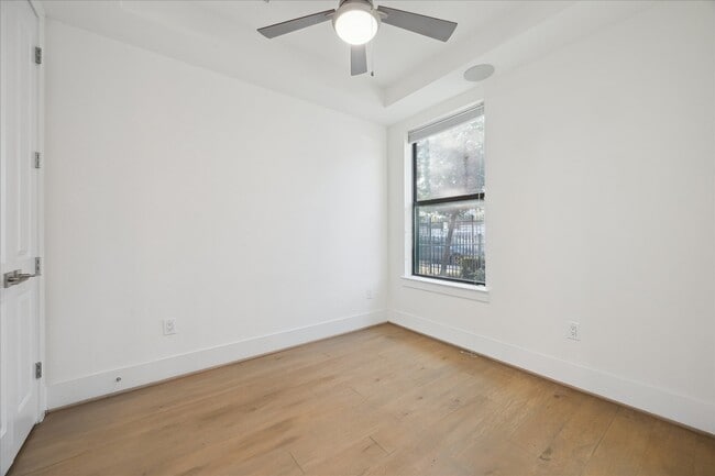 Building Photo - 2401 Crawford St