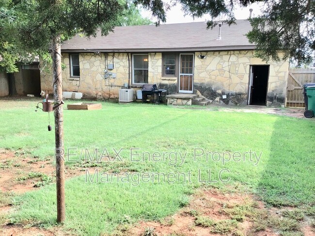 Building Photo - 2849 Cambridge Ct