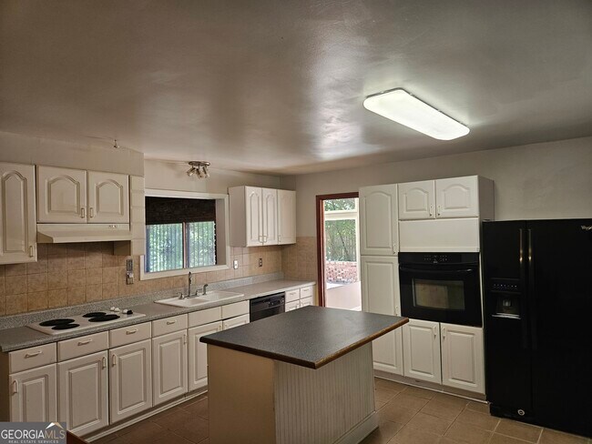 Building Photo - 3543 Cloudland Dr
