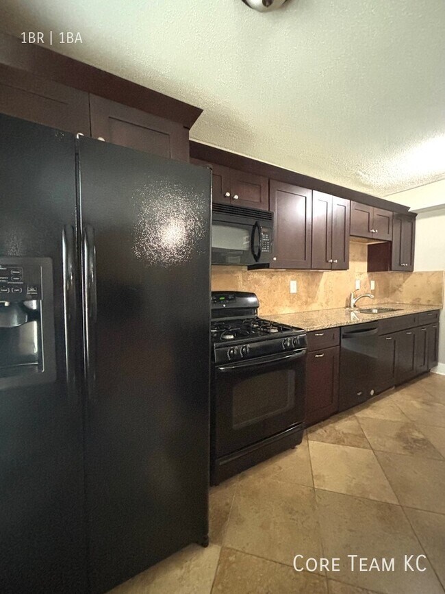 Foto del edificio - 4328 Roanoke Pkwy