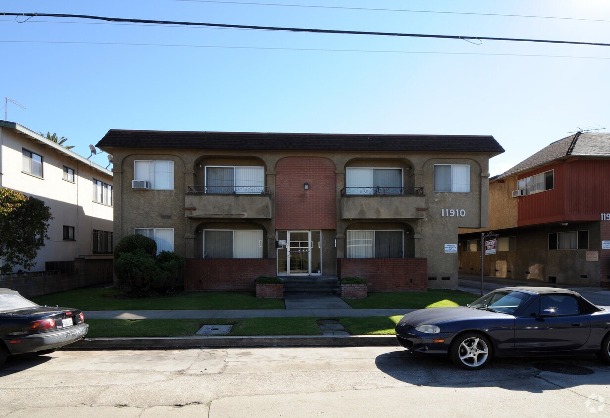 Primary Photo - 11910 Louise Ave