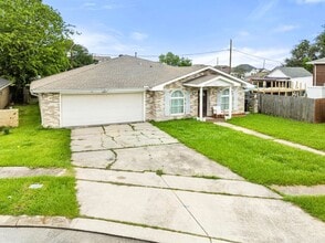 Building Photo - 2204 Gallant Dr