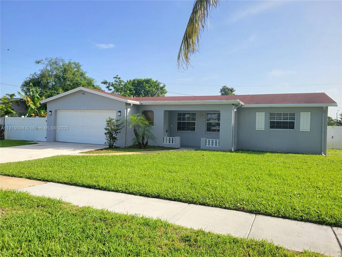 Foto principal - 1814 Oakmount Dr
