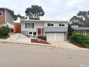 Building Photo - 2555 Sherwood Dr