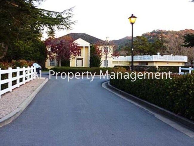 Foto del edificio - 2 Bed/ 2 Bath Condominium Coming Soon!