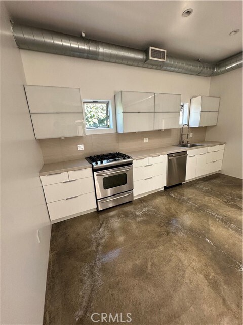 Foto del edificio - 1046 S Hudson Ave