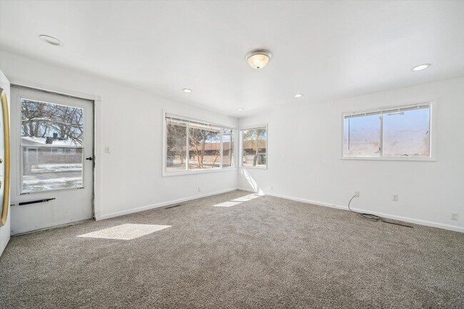 Foto del edificio - 2 bedroom ranch $1150