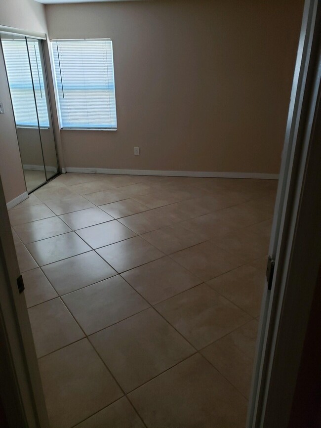 Building Photo - 8520 US-1