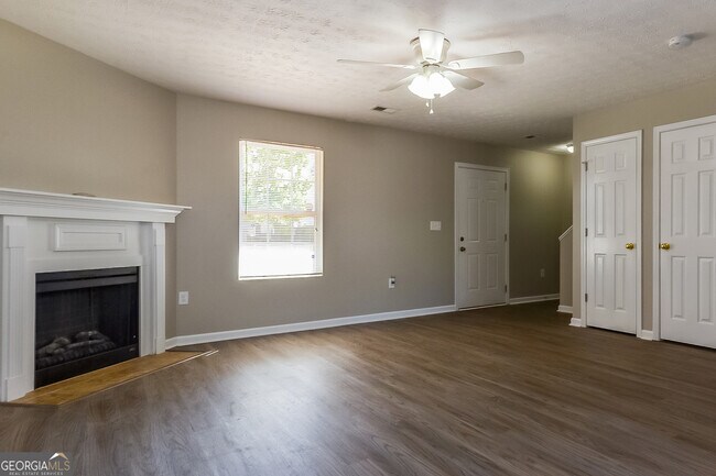 Building Photo - 245 Coral Cir