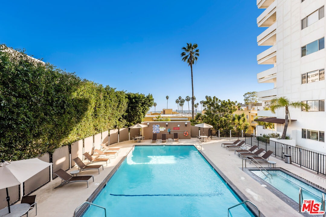 Primary Photo - 7250 Franklin Ave