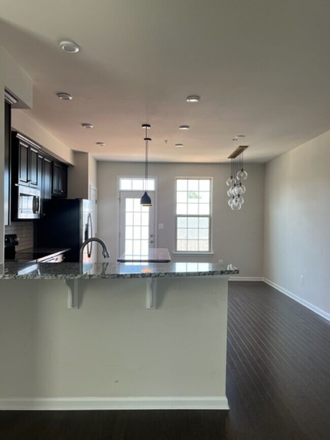 Foto del edificio - Recently Constructed End of Unit 3 Bedroom...