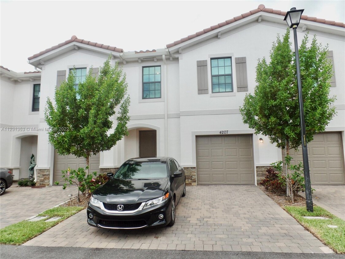 Foto principal - 4207 Coco Plum Pl