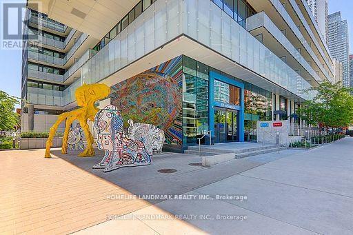 Photo du bâtiment - 161 Roehampton Ave