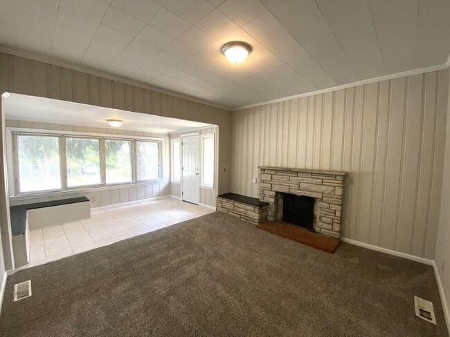 Building Photo - Kenwick Bungalow            20260620