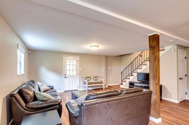 Building Photo - 7532 Luscombe Dr