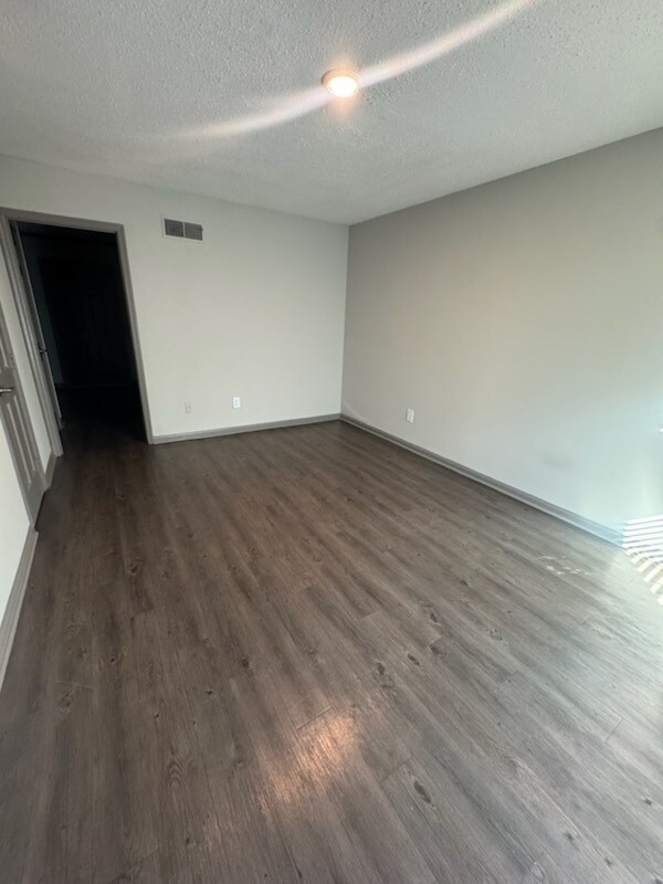 Foto del edificio - 2133 W Gordon Ave