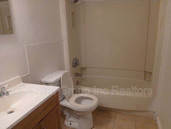 Foto del edificio - 861 W 48th St