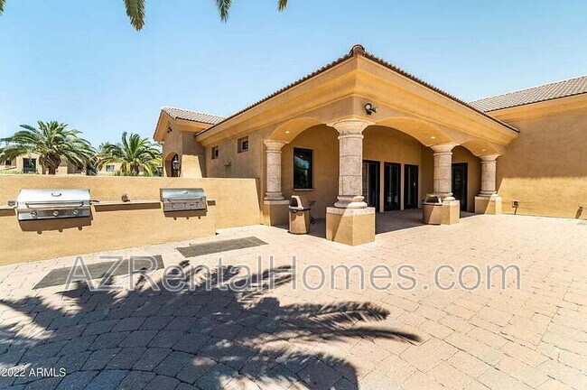 Foto del edificio - 1367 S Country Club Dr
