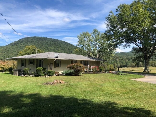 Building Photo - 1111 Schoolhouse Gap Rd