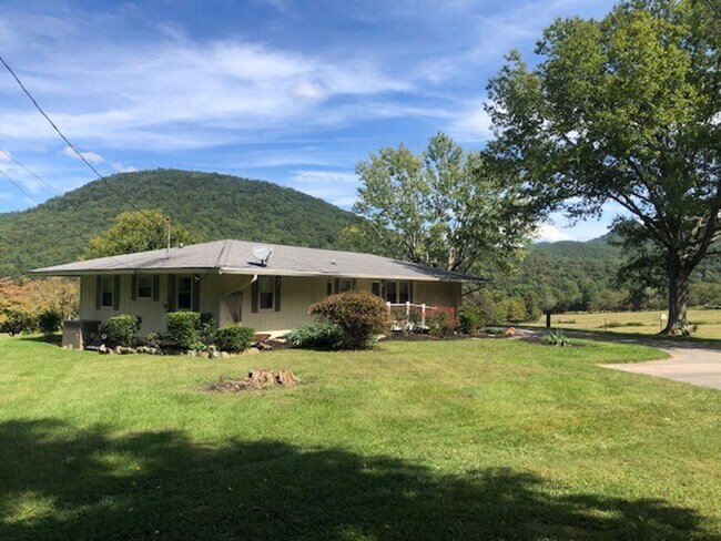 Foto del edificio - 1111 Schoolhouse Gap Rd