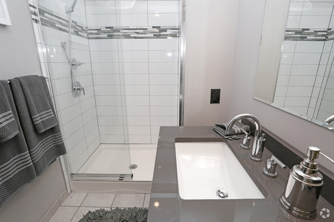 1BR - Bathroom - 1627 On The Strip