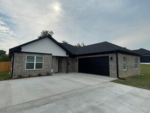 Building Photo - 1048 Heritage Way