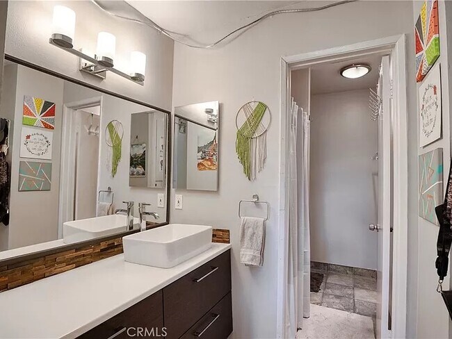 Foto del edificio - 5460 White Oak Ave