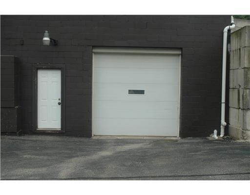 Building Photo - 14500 Lincoln Hwy