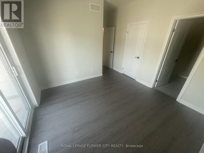 Building Photo - 25 Isherwood Ave