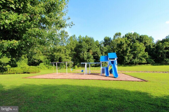 Foto del edificio - Crestwood 2 bed Condo Available September 1