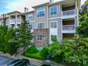Building Photo - 2700 Pine Tree Rd NE