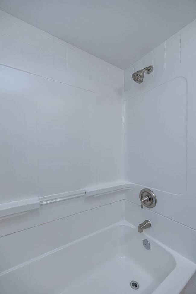 Building Photo - Newly Renovated - Spacious 4 Bedroom - 2 B...