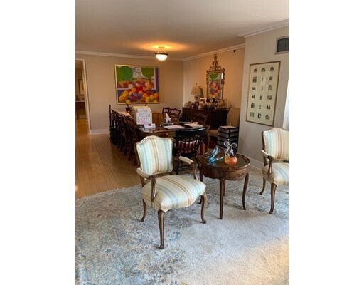 Foto del edificio - 75-83-83 Cambridge Pkwy