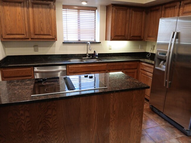 Foto del edificio - 3 Bedroom, 2 Bathroom Home! Schedule a Showing!