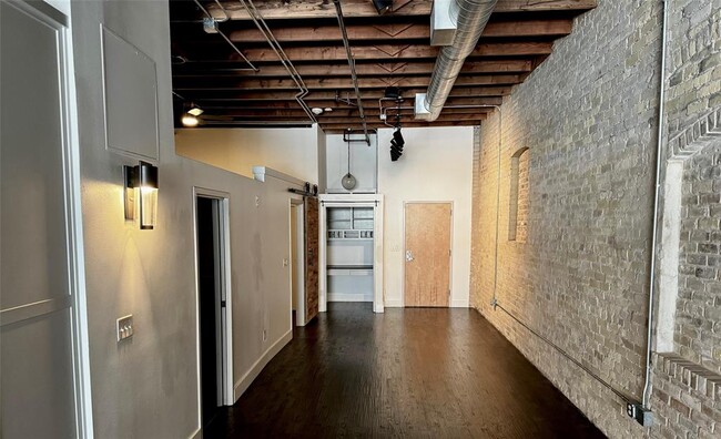Building Photo - 411 Brazos St