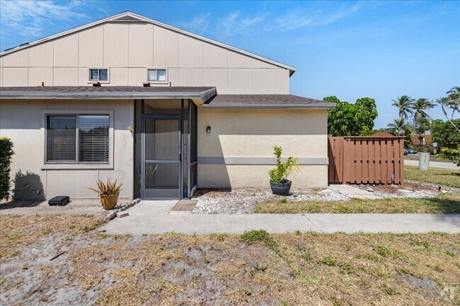 Building Photo - 5276 Cedarbend Dr