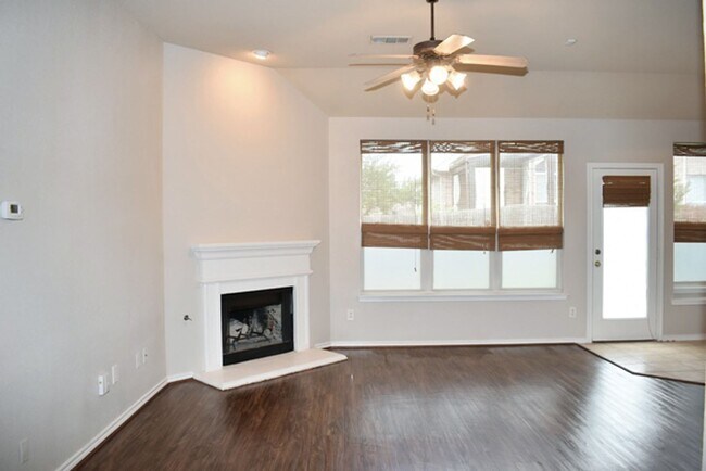 Foto del edificio - 8617 Corral Cir