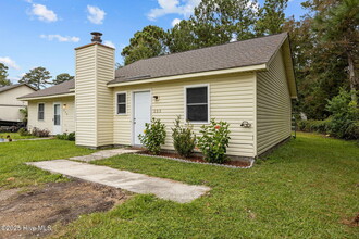 Building Photo - 230 Cedar Ridge Ln