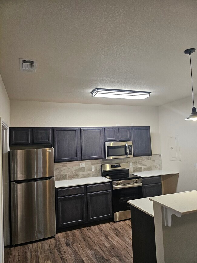 Foto del edificio - 6903 Lakeridge Dr