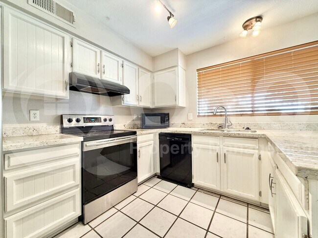 Foto del edificio - 1614 W Brooks St
